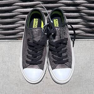 Converse All Star Women’s Chuck Taylor II Metallic Leather Shoes 7 US NWOT